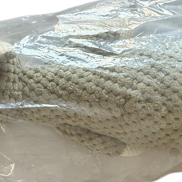 🐾 Green Plush Indestructible Chew Toy for Dogs - Picture 8 of 15